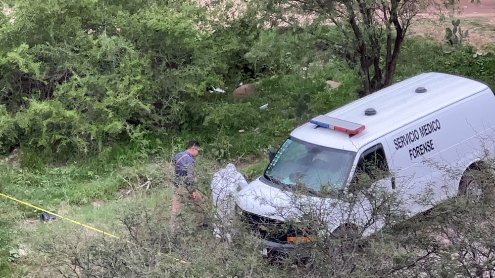 Ataque armado en un puente ferroviario entre Casa Blanca y Loma Linda deja dos víctimas; Fiscalía del Estado investiga los hechos.