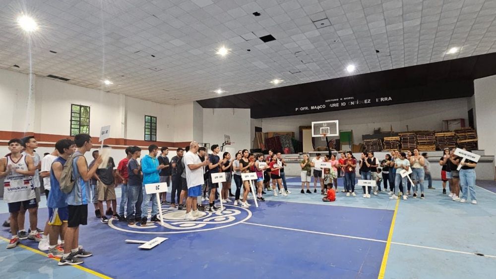Inauguran torneo de basquetbol en Jalpan de Serra.