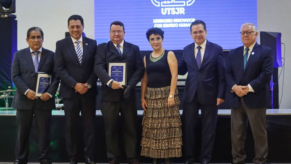 La Universidad Tecnológica celebra 25 años de servicio en San Juan del Río.