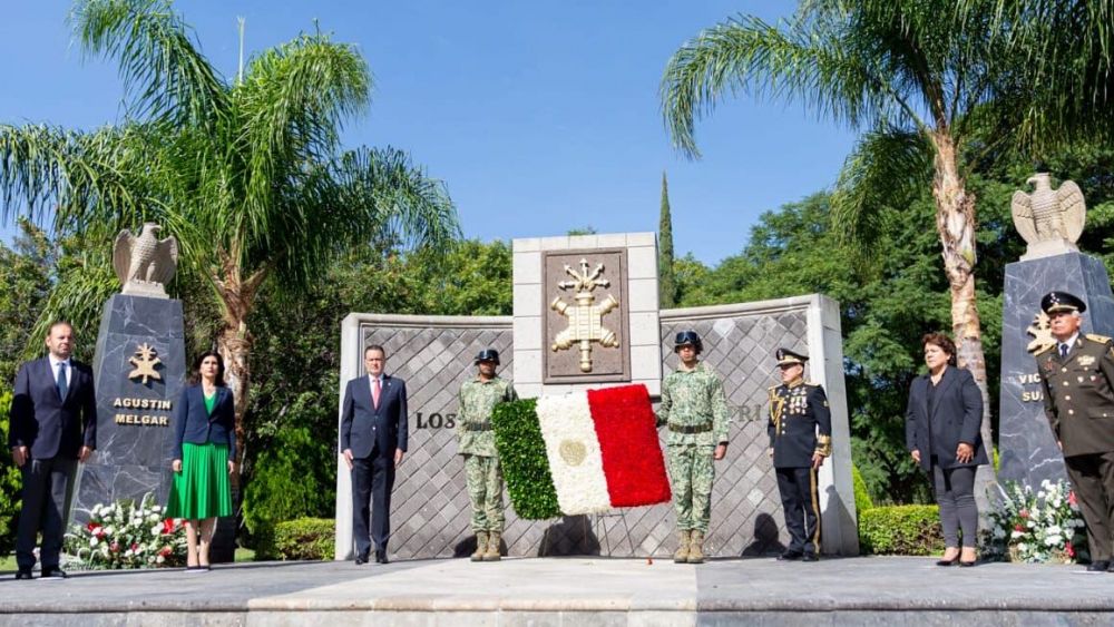 Honran en Querétaro la valentía de los Niños Héroes.