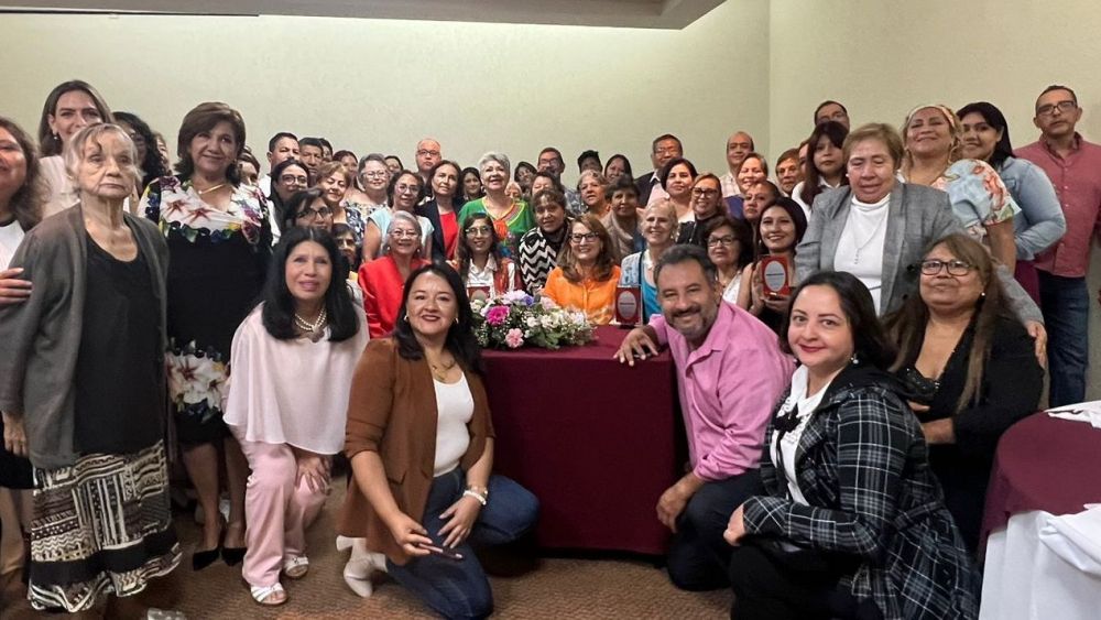 Rosy Sinecio encabeza ceremonia de reconocimiento a mujeres líderes en Querétaro.