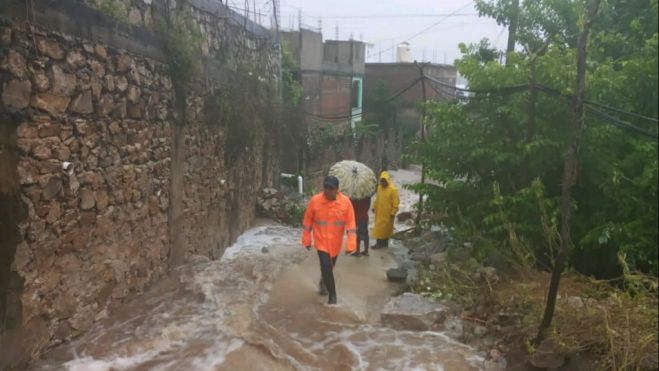 Tormenta tropical ‘Max’ provoca 2 muertes y 1 menor herido en Guerrero.