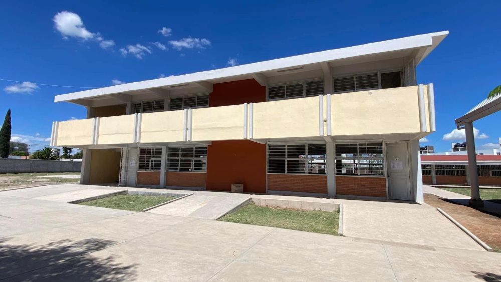 Entrega Roberto Cabrera nuevas aulas en secundaria de San Pedro Ahuacatlán.