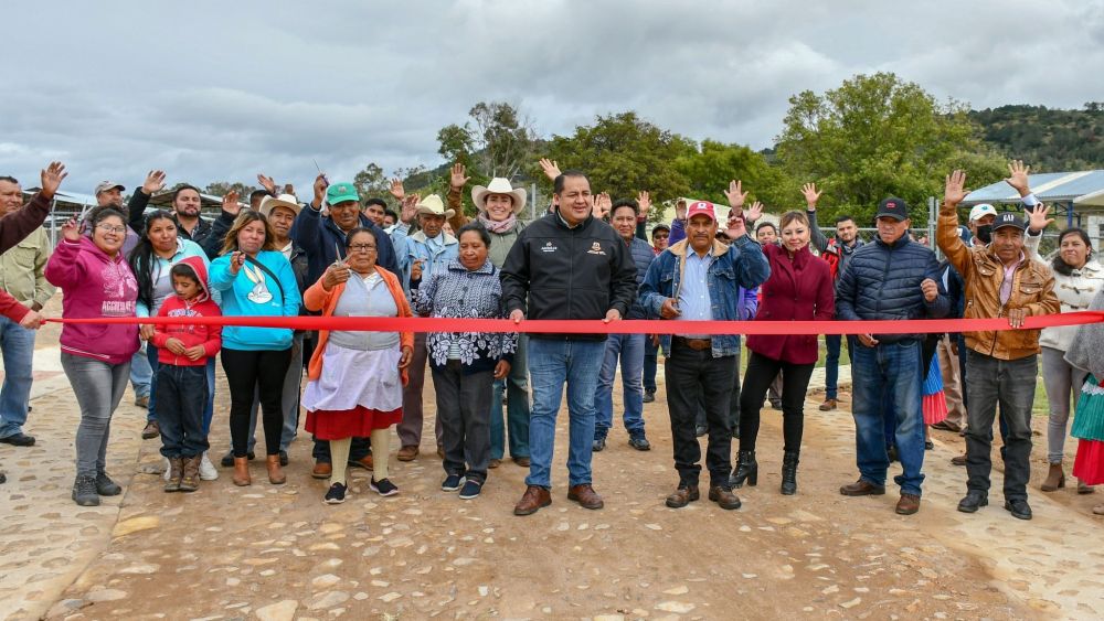 René Mejía invierte 8 mdp para modernizar más comunidades en Amealco.