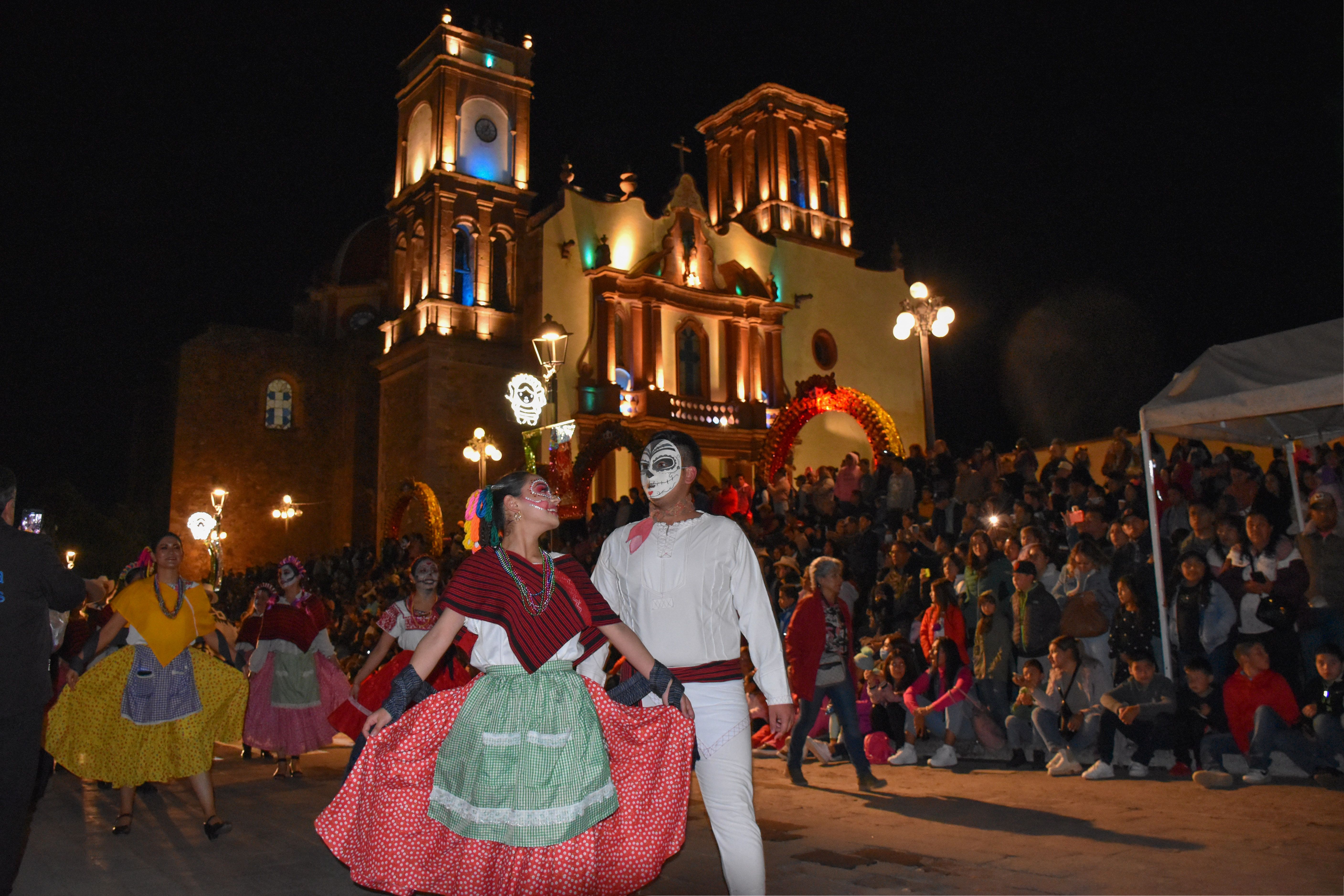 Festival "Entre Leles y Calaveras 2023" ilumina Amealco de Bonfil.