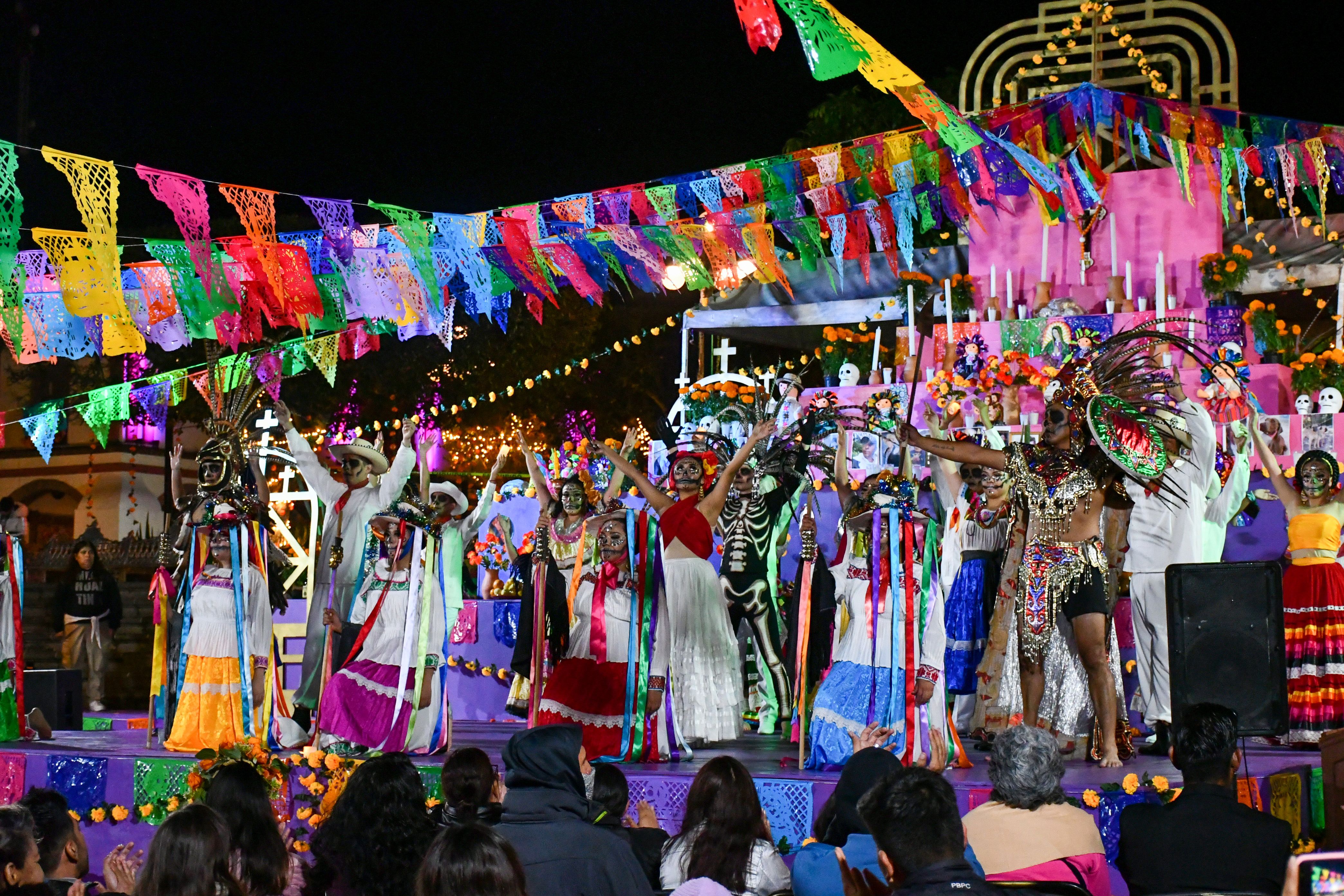 Festival "Entre Leles y Calaveras 2023" ilumina Amealco de Bonfil.