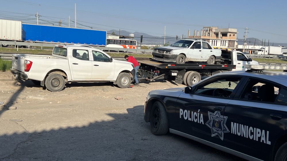Operativo policial frustra robo de maquinaria en la México-Querétaro.