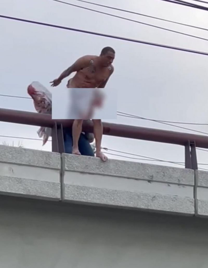 Hombre se lanza de puente en Tijuana y pierde la vida.