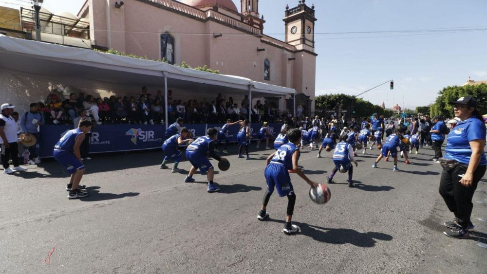 Realizan en San Juan del Río desfile alusivo a la Revolución Mexicana.