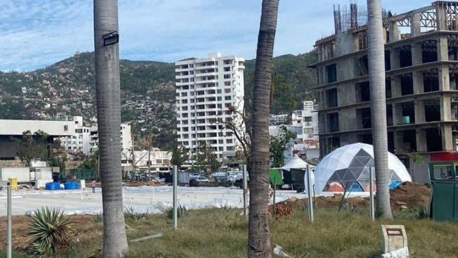 Hospital móvil llega a Acapulco para apoyar a afectados por huracán.