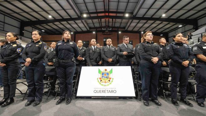 Gobernador entrega el premio ‘Policía del Año’ en Querétaro.