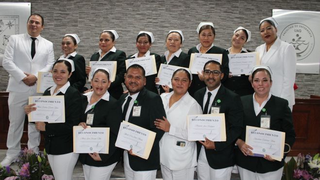 Graduación de enfermeras y enfermeros especializados en Querétaro.