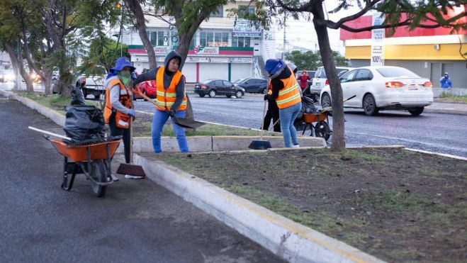 Roberto Cabrera evalúa labores de mantenimiento en avenida Pablo Cabrera y parque Las Garzas.