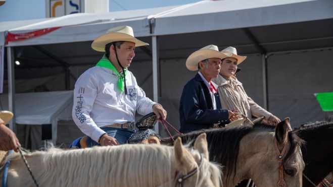Participan 150 jinetes en cabalgata guadalupana en El Marqués.