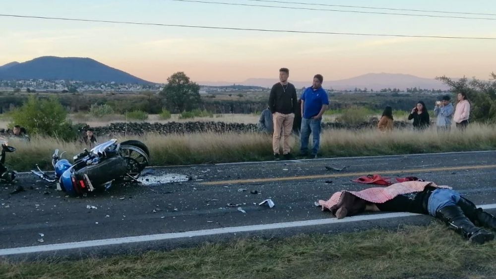 Trágica muerte de motociclista en choque frontal en carretera a Amealco.