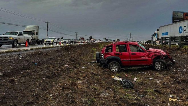 Accidente en autopista México-Querétaro atendido por Protección Civil.