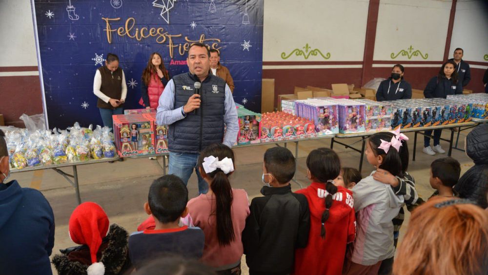 DIF municipal lleva alegría y apoyo en comunidades de San Juan del Río.