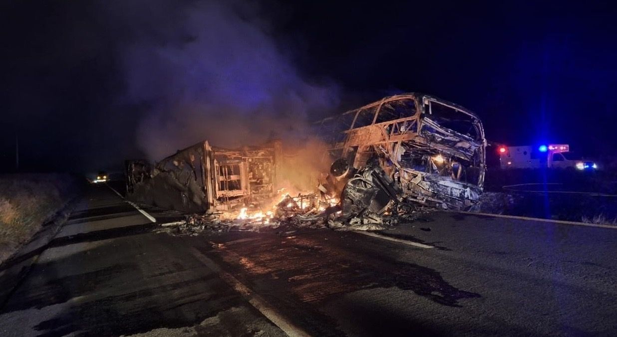 Tragedia En La Maxipista Mazatlán-Culiacán: 22 Muertos Y 15 Herid...