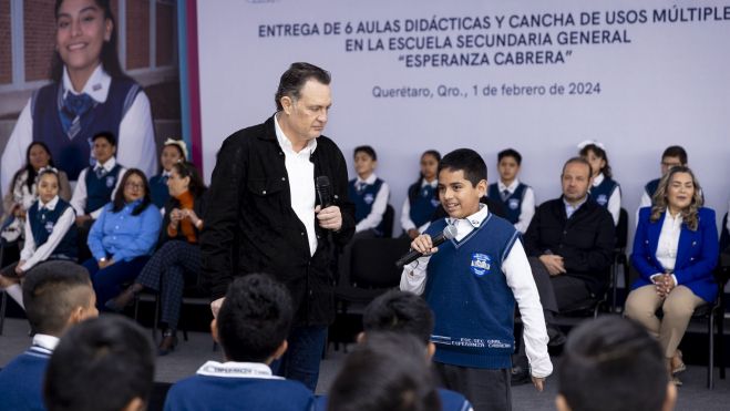 Inauguran nuevas instalaciones en escuela secundaria de Querétaro.