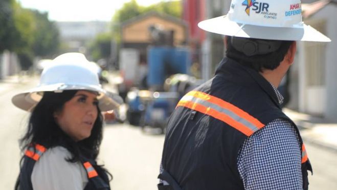 Alcalde supervisa obras en colonia Las Águilas, al oriente de San Juan del Río.