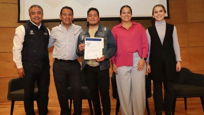 Jóvenes Queretanos rumbo al extranjero con Becas PROTÓN - Vive México.