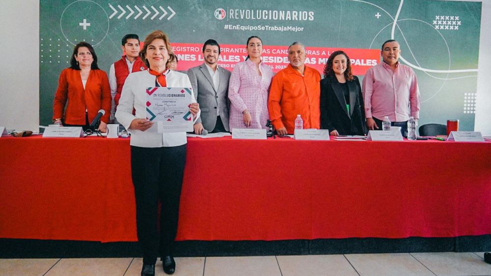 Norma Mejía se registra como precandidata ante el CEN del PRI en Querétaro.