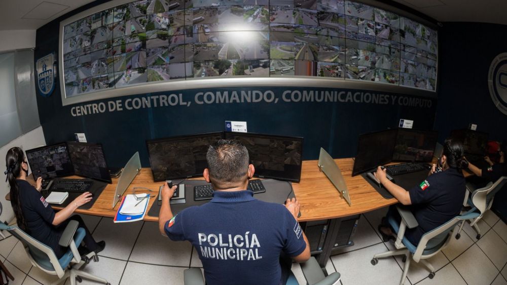 Memo Vega apoya modernización del sistema de videovigilancia en San Juan del Río.