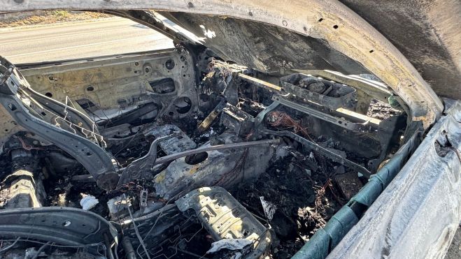 Ford Mustang se incendia en la Autopista México Querétaro.