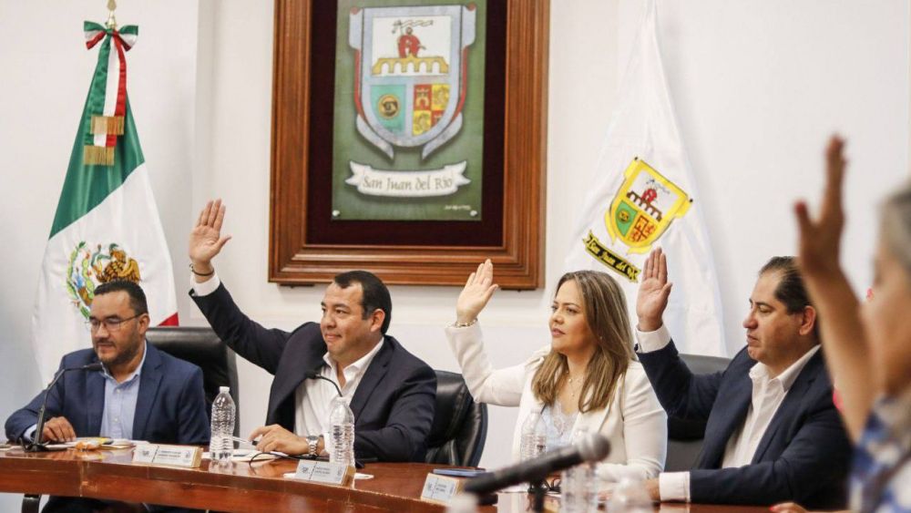 Ayuntamiento de San Juan del Río aprueba Licencia a Roberto Cabrera.