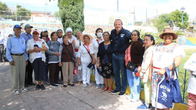 Germaín Garfias se Reúne con Adultos Mayores en San Juan del Río.