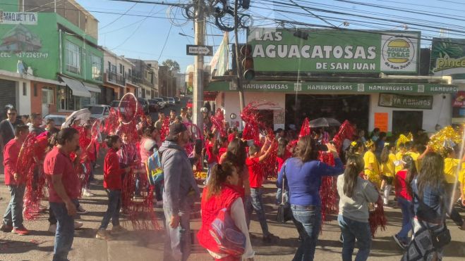 San Juan del Río celebra el inicio de la Primavera con un desfile lleno de color y alegría.