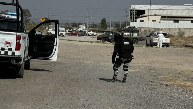 Ataque Armado en Carretera Huichapan-Palmillas: Camioneta Bajo Fuego.