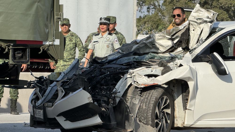 Camioneta del Ejército involucrada en carambola en la México Querétaro.
