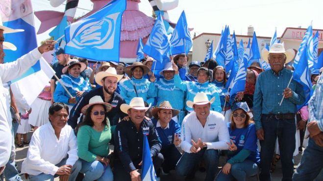 Muestra de Unidad y Fuerza en Santiago Mexquititlán con la Caravana 'Fuerza y Corazón por México'.