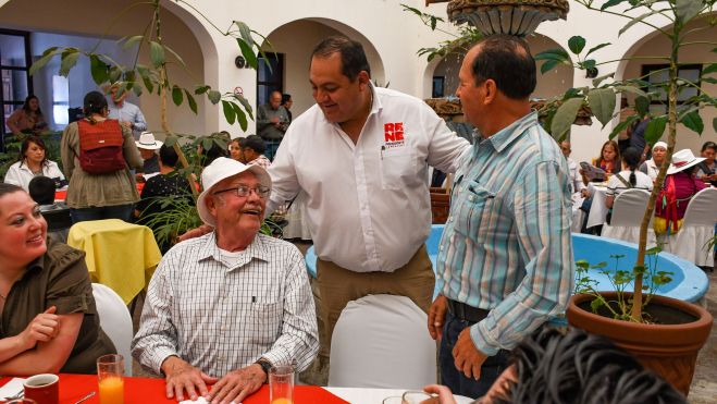René Mejía se compromete a impulsar el comercio y el turismo en Amealco de Bonfil.