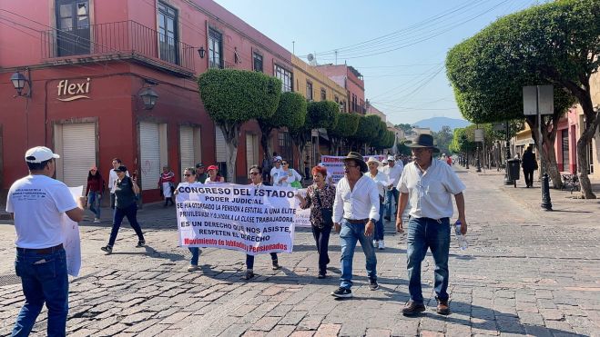 Candidatos de Morena encabezan marcha en el Día Internacional del Trabajo en Querétaro.