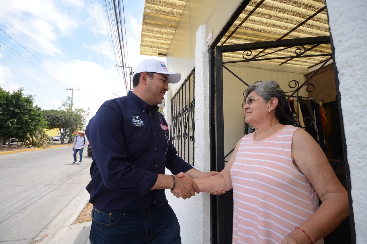 Roberto Cabrera Presenta Propuestas en la Colonia México Buscando...