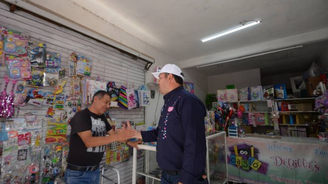 Roberto Cabrera Presenta Propuestas en la Colonia México Buscando Impulsar el Desarrollo Local.