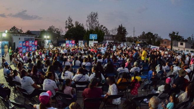 Memo Vega celebra la contribución de las Madres al desarrollo de San Juan del Río.