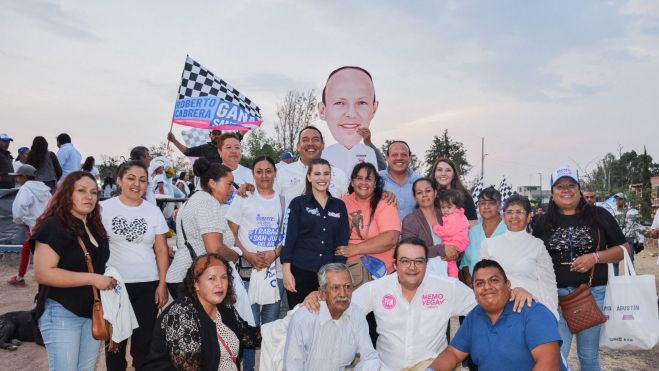 Memo Vega celebra la contribución de las Madres al desarrollo de San Juan del Río.