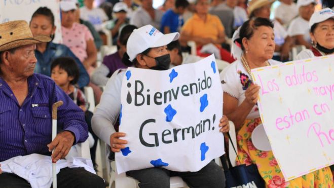 Germaín Garfias refuerza apoyo a Santa Rosa Xajay en encuentro ciudadano.