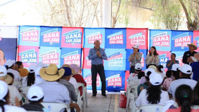 Germaín Garfias refuerza apoyo a Santa Rosa Xajay en encuentro ciudadano.