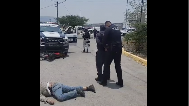 Policía detenido por su compañero tras atropellar a motociclistas en Tepeji del Río.