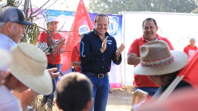 Germaín Garfias se compromete a gestionar apoyos para comunidades indígenas en Amealco.