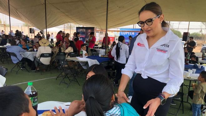 Lupita Pérez presenta propuestas a Mujeres de Ezequiel Montes.