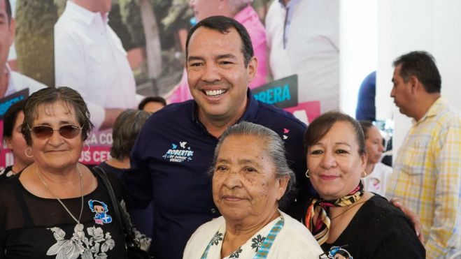 Roberto Cabrera ofrece apoyo integral para adultos mayores en San Juan del Río.