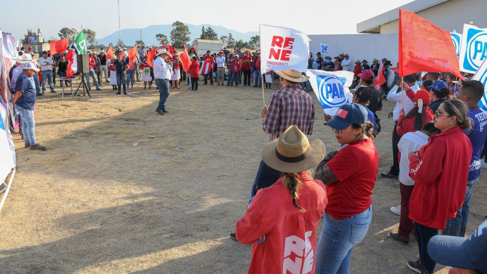 René Mejía reafirma su compromiso con la niñez amealcense.