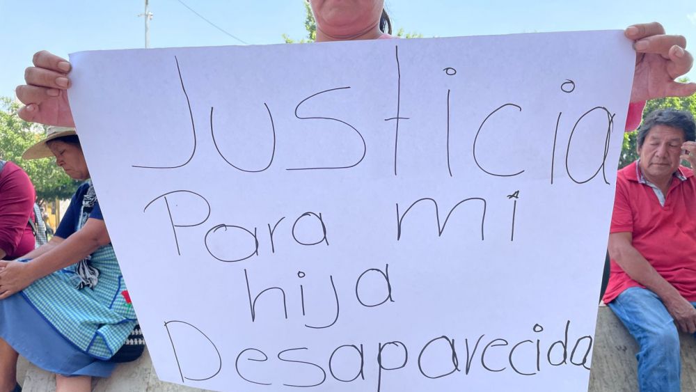 Denuncian presunto secuestro de menor indígena en Centro Histórico de Querétaro.