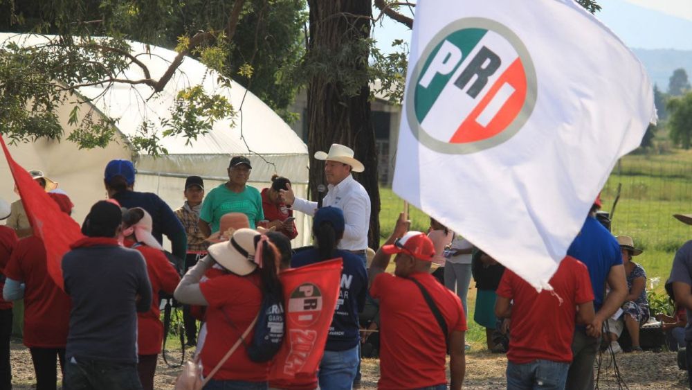 Germaín Garfias se Compromete con el Desarrollo de Santiago Mexquititlán y Amealco.