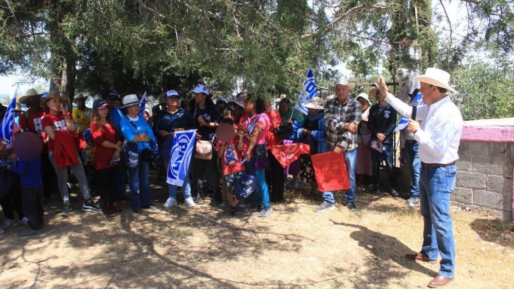 Germaín Garfias se Compromete con el Desarrollo de Santiago Mexquititlán y Amealco.